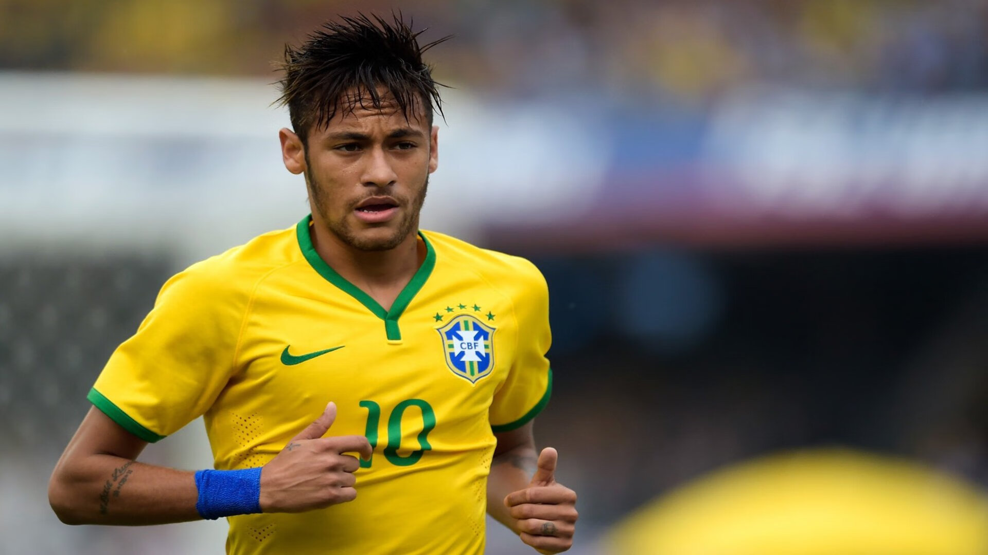 2019年总决赛第六场：勇士在主场迎战热火，库里在关键第四节连续投中两记三分，带队成功逆转，夺得队史第四个总冠军。